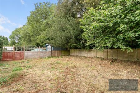 2 bedroom Flat for sale in Paynesfield Road, Tatsfield, Westerham