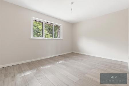 2 bedroom Flat for sale in Paynesfield Road, Tatsfield, Westerham