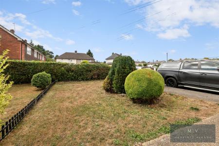 2 bedroom Flat for sale in Paynesfield Road, Tatsfield, Westerham
