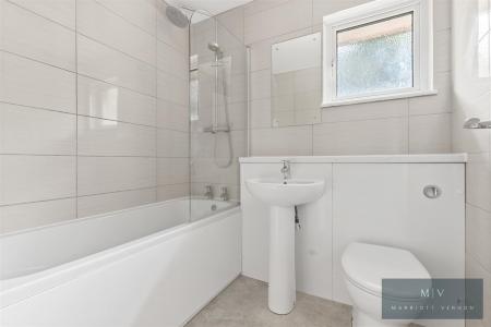 2 bedroom Flat for sale in Paynesfield Road, Tatsfield, Westerham