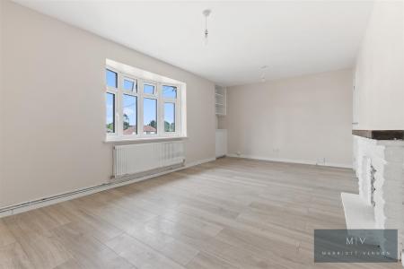 2 bedroom Flat for sale in Paynesfield Road, Tatsfield, Westerham