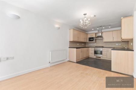 2 bedroom Flat for sale in Addiscombe Road, Croydon