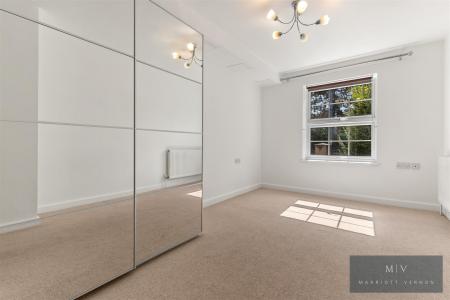 2 bedroom Flat for sale in Addiscombe Road, Croydon