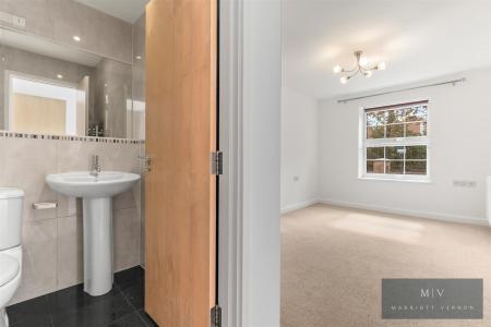 2 bedroom Flat for sale in Addiscombe Road, Croydon