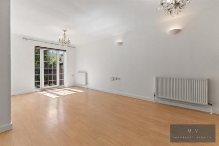 2 bedroom Flat for sale in Addiscombe Road, Croydon