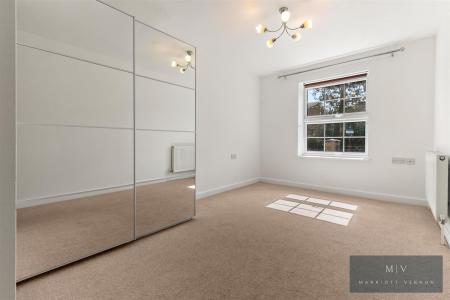 2 bedroom Flat for sale in Addiscombe Road, Croydon