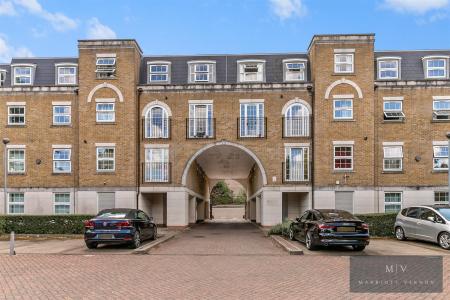 2 bedroom Flat for sale in Addiscombe Road, Croydon