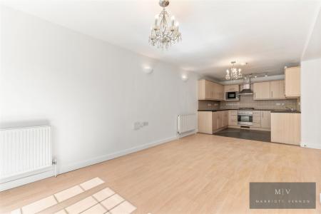 2 bedroom Flat for sale in Addiscombe Road, Croydon