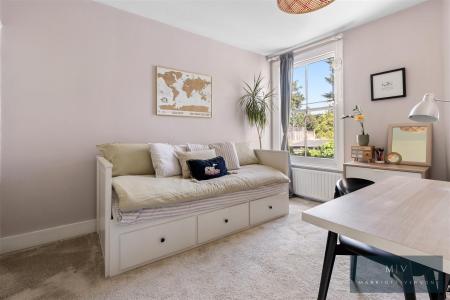 2 bedroom Semi-detached house for sale in Chelsham Road, South Croydon