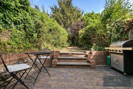 2 bedroom Semi-detached house for sale in Chelsham Road, South Croydon