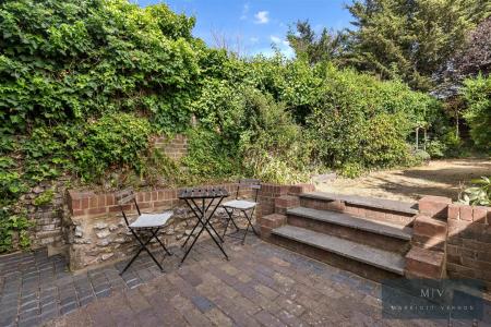 2 bedroom Semi-detached house for sale in Chelsham Road, South Croydon