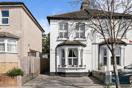 2 bedroom Semi-detached house for sale in Chelsham Road, South Croydon