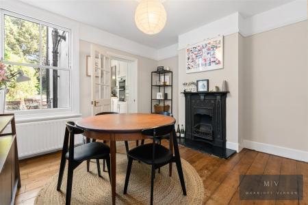 2 bedroom Semi-detached house for sale in Chelsham Road, South Croydon