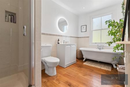 2 bedroom Semi-detached house for sale in Chelsham Road, South Croydon