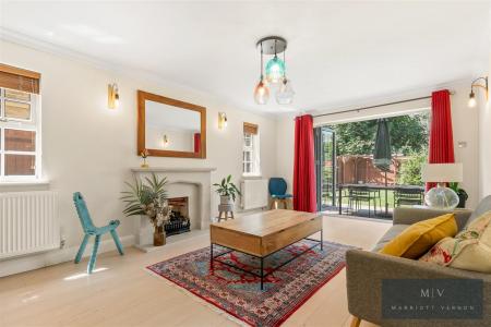 5 bedroom Detached house to let in Oakwood, Harding Close, Croydon