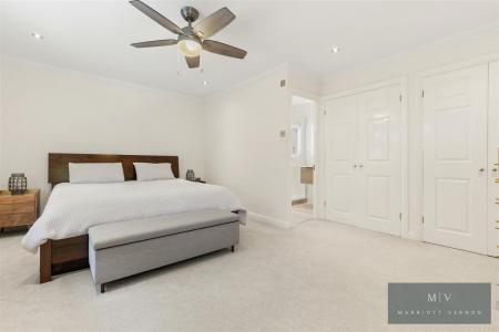 5 bedroom Detached house to let in Oakwood, Harding Close, Croydon