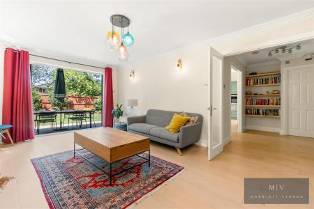 5 bedroom Detached house to let in Oakwood, Harding Close, Croydon