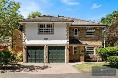 5 bedroom Detached house to let in Oakwood, Harding Close, Croydon