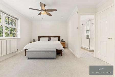 5 bedroom Detached house to let in Oakwood, Harding Close, Croydon