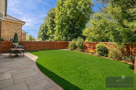 5 bedroom Detached house to let in Oakwood, Harding Close, Croydon
