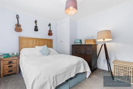 3 bedroom Terraced House for sale in Chelsham Road, South Croydon