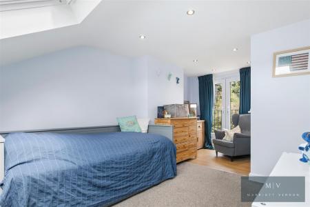 3 bedroom Terraced House for sale in Chelsham Road, South Croydon