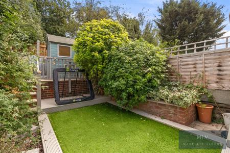 3 bedroom Terraced House for sale in Chelsham Road, South Croydon