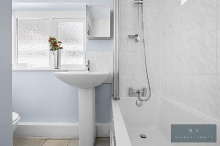 3 bedroom Terraced House for sale in Chelsham Road, South Croydon
