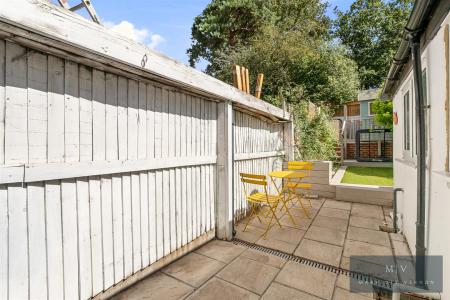 3 bedroom Terraced House for sale in Chelsham Road, South Croydon
