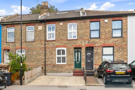 3 bedroom Terraced House for sale in Chelsham Road, South Croydon