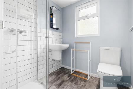 3 bedroom Terraced House for sale in Chelsham Road, South Croydon