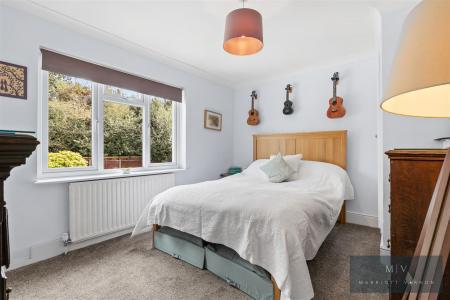 3 bedroom Terraced House for sale in Chelsham Road, South Croydon