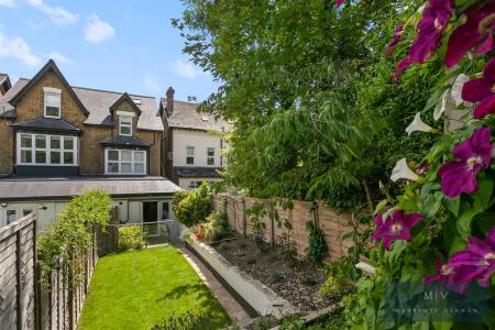 2 bedroom Flat for sale in Croham Road, South Croydon