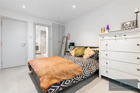 2 bedroom Flat for sale in Croham Road, South Croydon