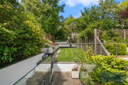2 bedroom Flat for sale in Croham Road, South Croydon