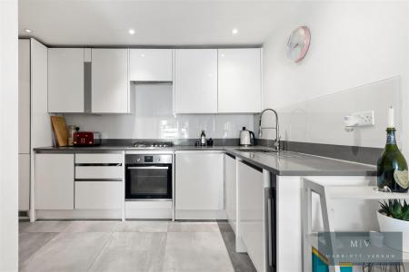 2 bedroom Flat for sale in Croham Road, South Croydon
