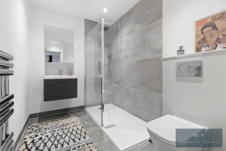 2 bedroom Flat for sale in Croham Road, South Croydon