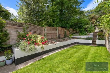 2 bedroom Flat for sale in Croham Road, South Croydon
