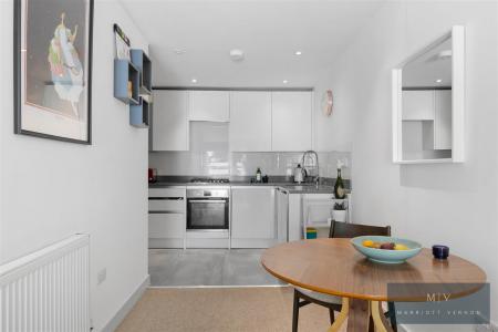 2 bedroom Flat for sale in Croham Road, South Croydon