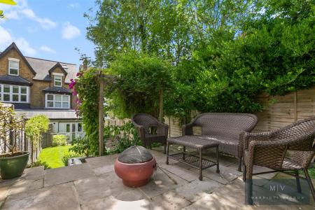 2 bedroom Flat for sale in Croham Road, South Croydon