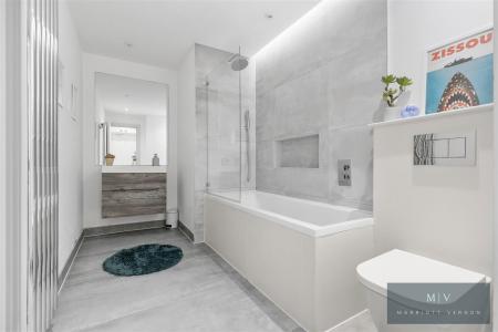2 bedroom Flat for sale in Croham Road, South Croydon