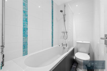 2 bedroom End of terrace house for sale in Colston Avenue, Carshalton