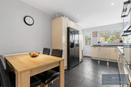 2 bedroom End of terrace house for sale in Colston Avenue, Carshalton