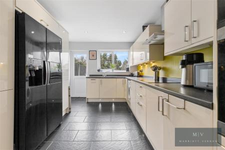 2 bedroom End of terrace house for sale in Colston Avenue, Carshalton