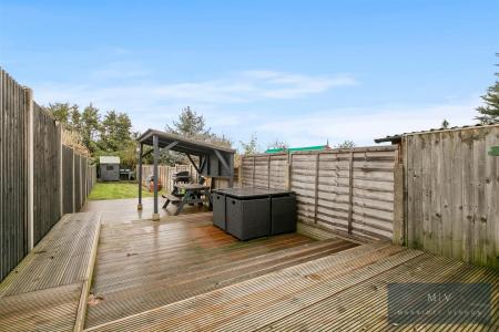 2 bedroom End of terrace house for sale in Colston Avenue, Carshalton
