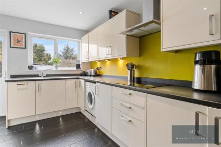 2 bedroom End of terrace house for sale in Colston Avenue, Carshalton