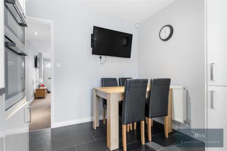 2 bedroom End of terrace house for sale in Colston Avenue, Carshalton
