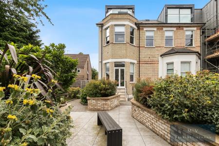 1 bedroom Flat to let in South Park Hill Road, South Croydon