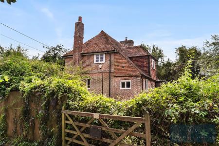 3 bedroom Detached house for sale in Maypole Road, Orpington