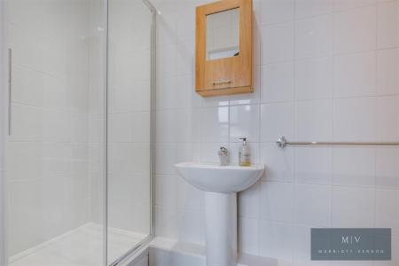 2 bedroom Flat for sale in Woodstock Road, Croydon